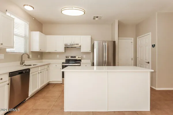 $1,890 | 6609 West Monroe Street, Phoenix, AZ 85043