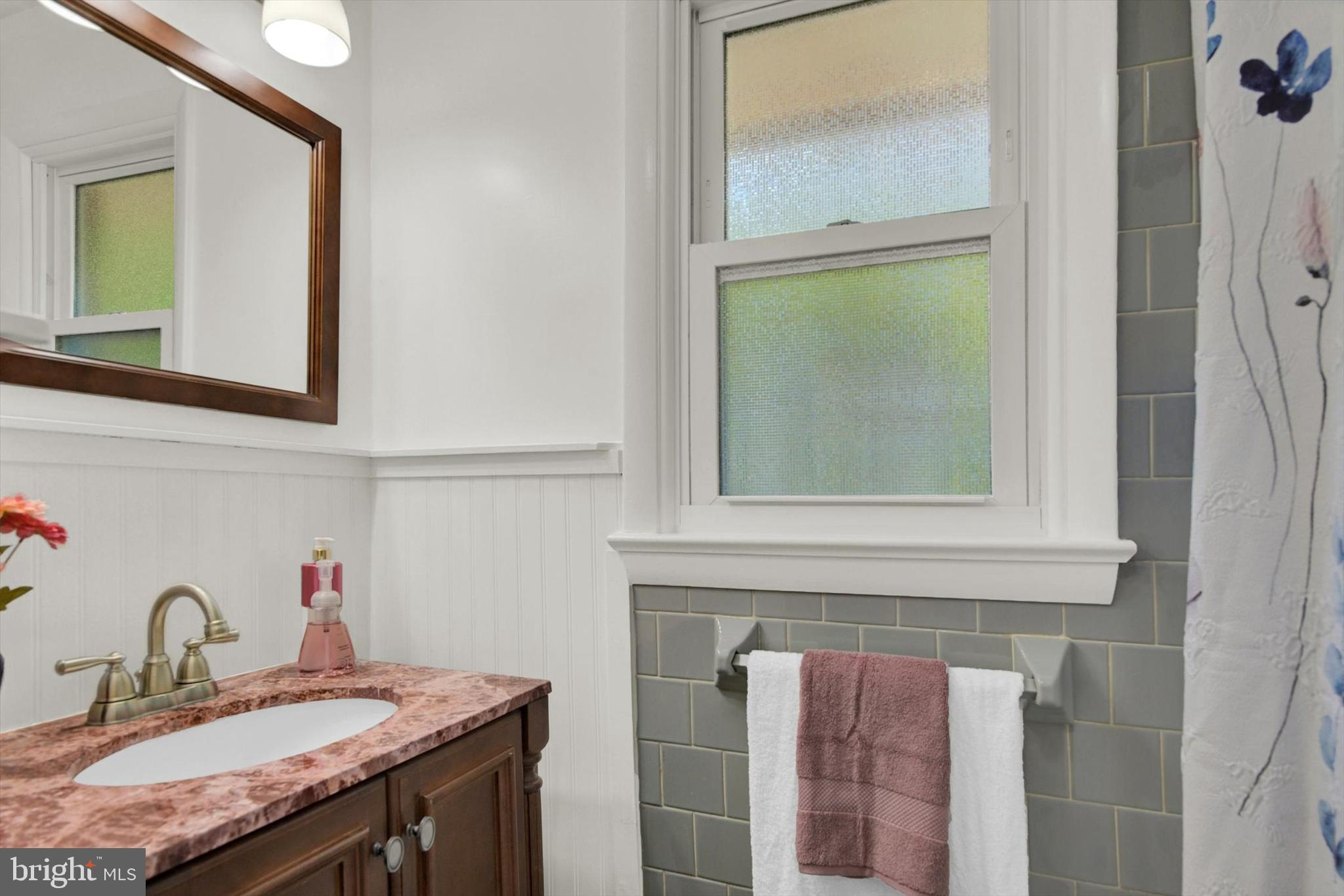 189 Hollen Road Baltimore, MD 21212 - Photo 21 of 26 Hallway bathroom.