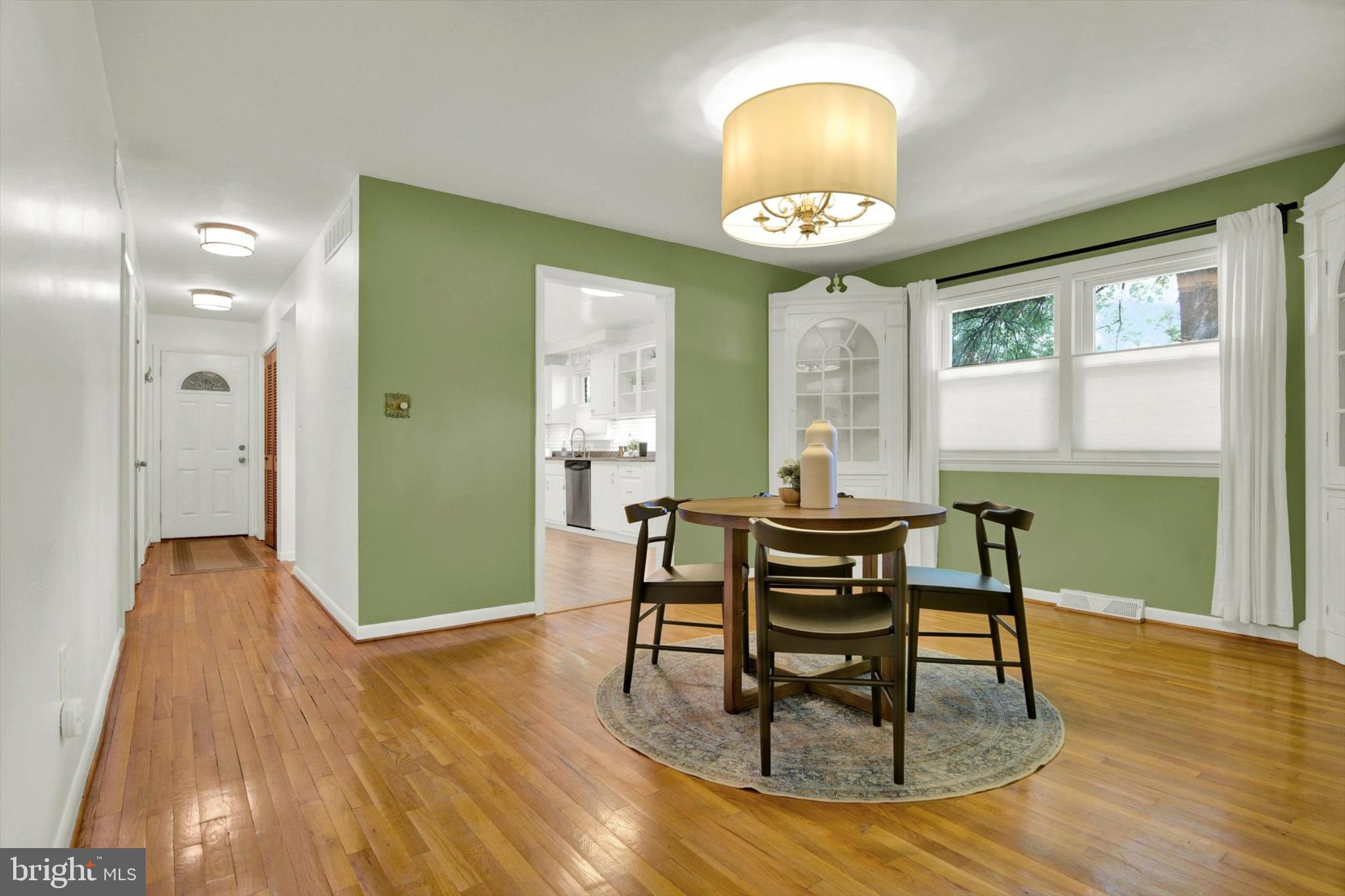 189 Hollen Road Baltimore, MD 21212 - Photo 7 of 26 Very large dining room.