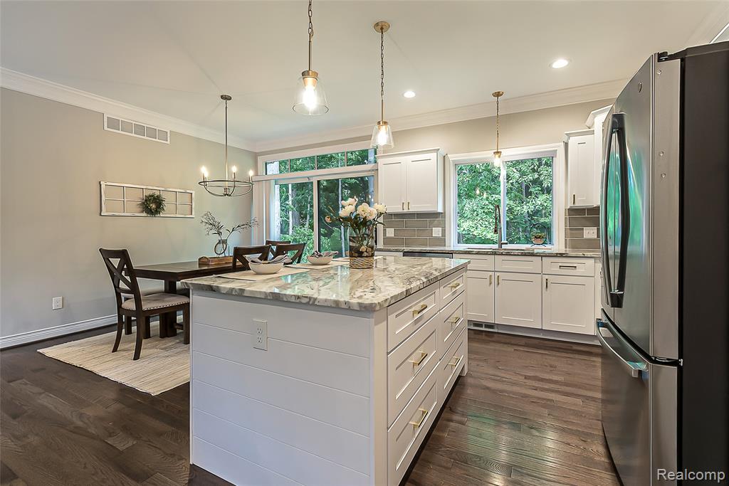 10327 9 Mile Road Whitmore Lake, MI 48189 - Photo 7 of 27 Gallery Image 7