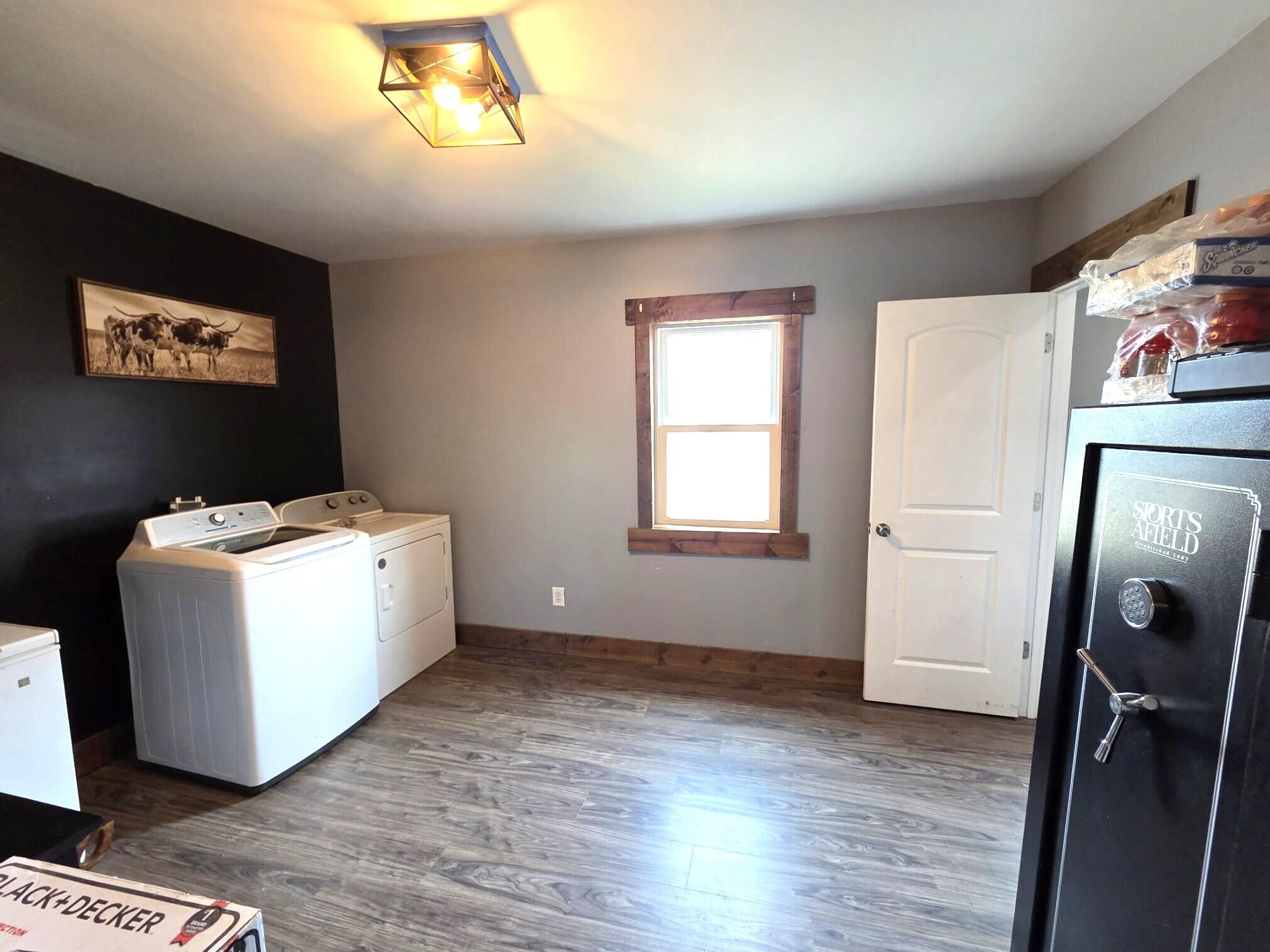 12409 Bellevue Road Battle Creek, MI 49014 - Photo 12 of 42 laundry room