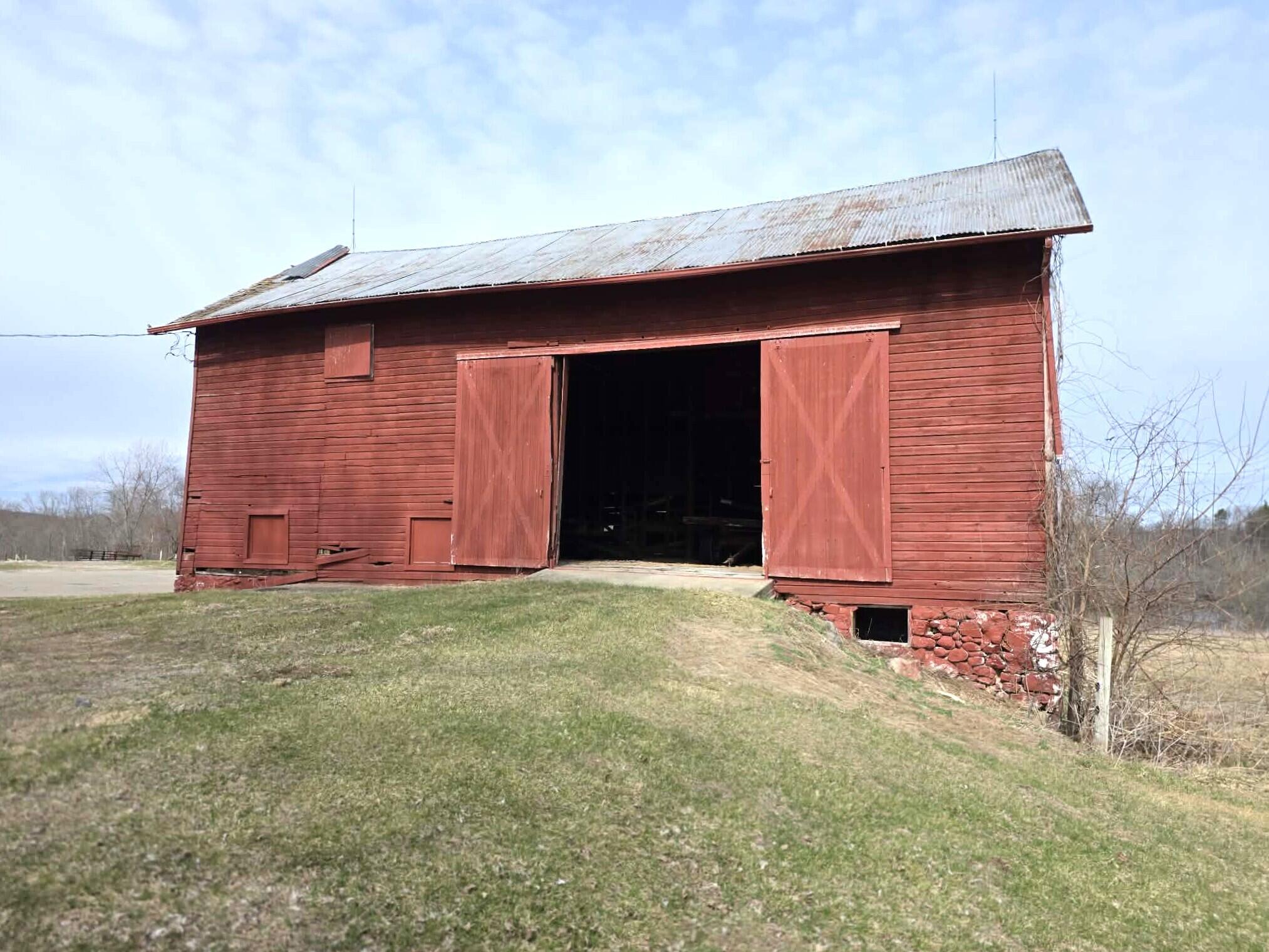 12409 Bellevue Road Battle Creek, MI 49014 - Photo 22 of 42 old farm barn