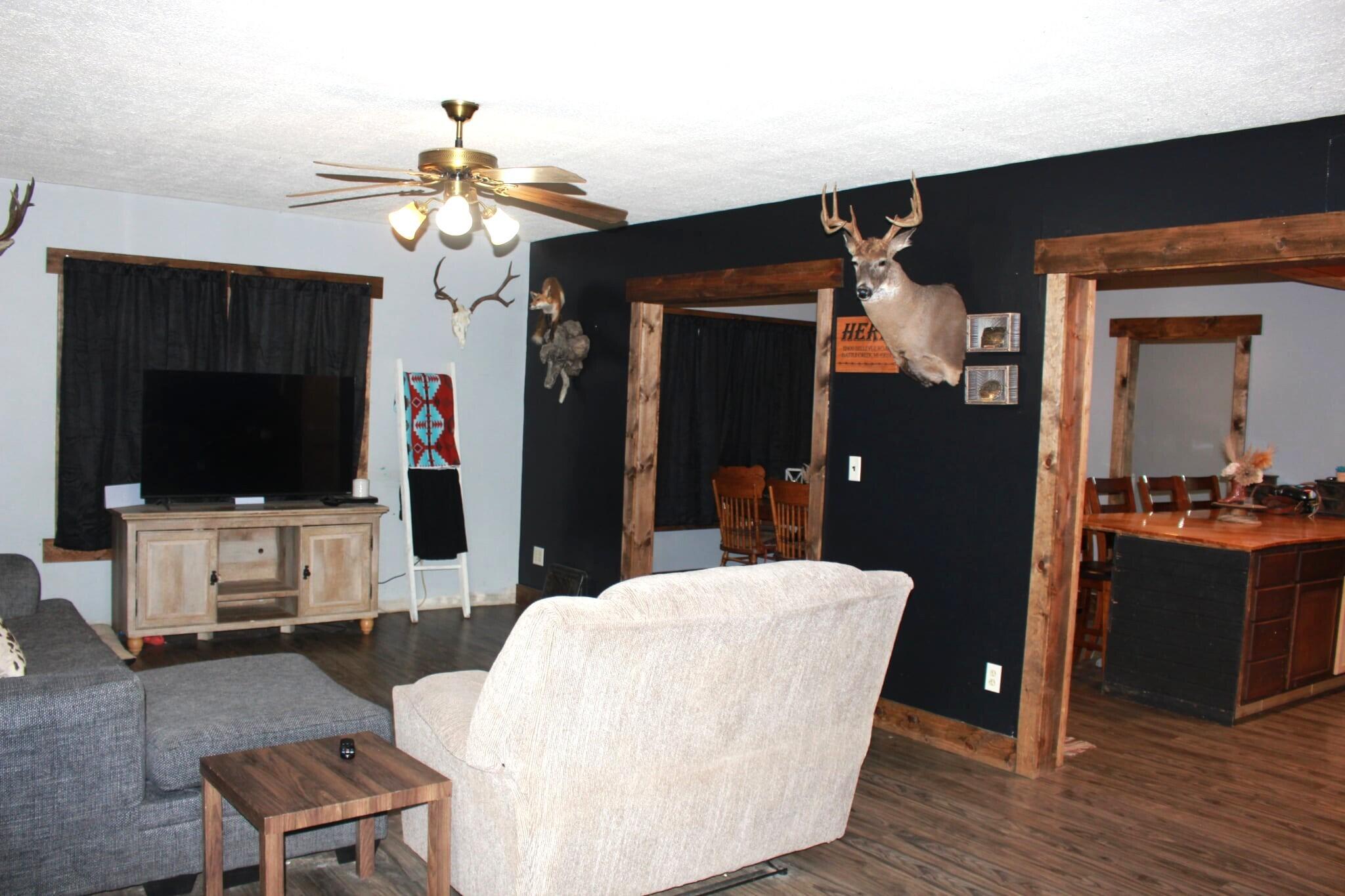 12409 Bellevue Road Battle Creek, MI 49014 - Photo 5 of 42 living room