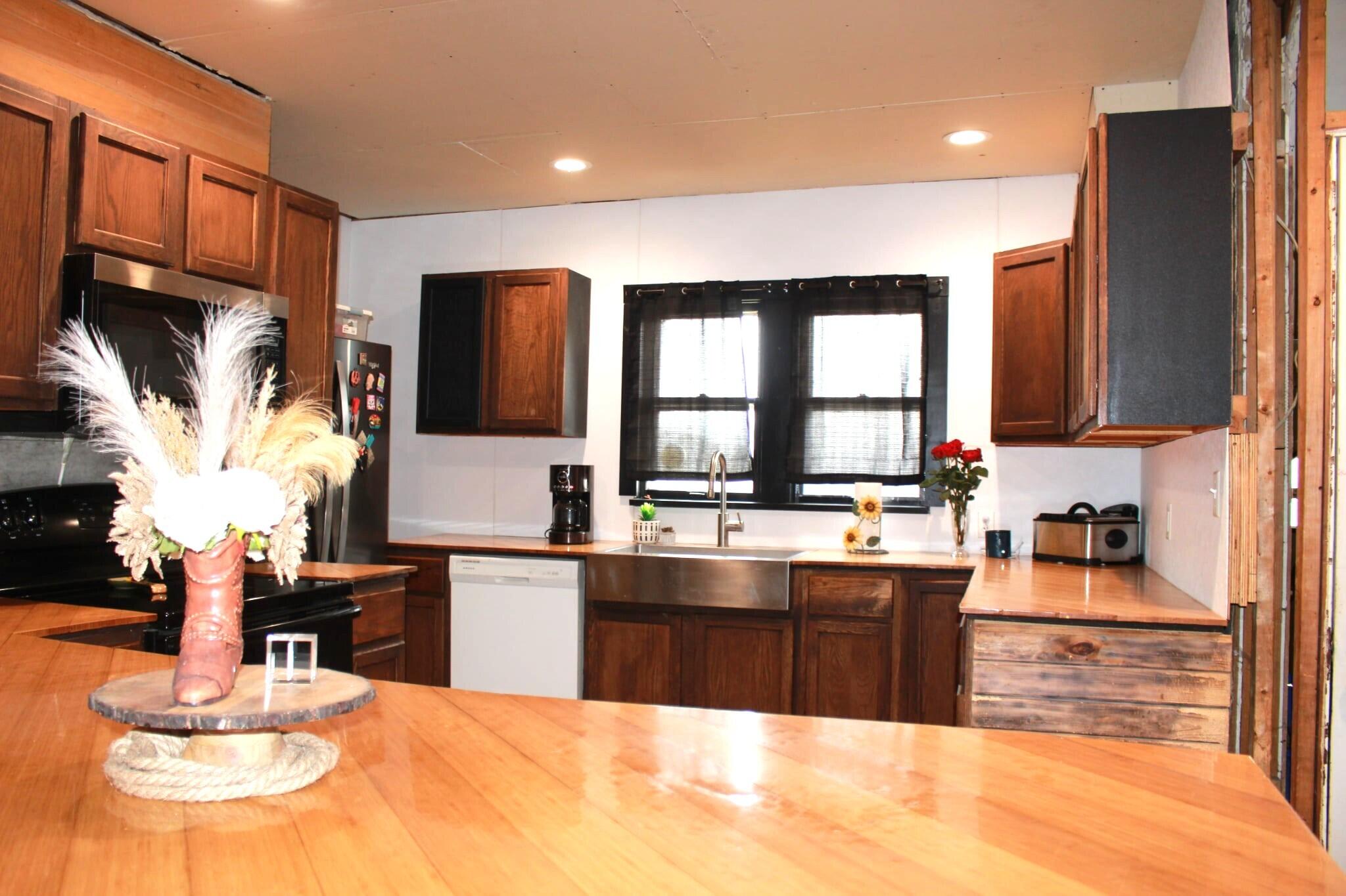 12409 Bellevue Road Battle Creek, MI 49014 - Photo 9 of 42 kitchen