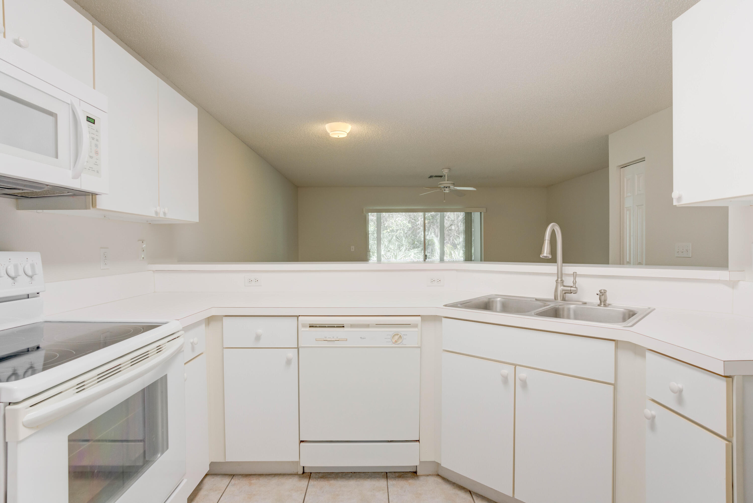 159 Fox Meadow Run Jupiter, FL 33458 - Photo 13 of 37 Kitchen