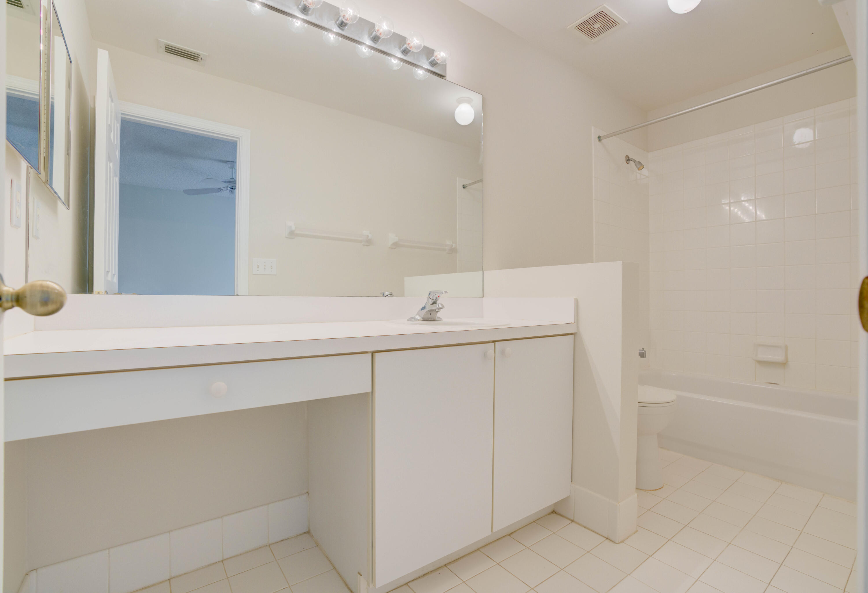 159 Fox Meadow Run Jupiter, FL 33458 - Photo 29 of 37 Ensuite