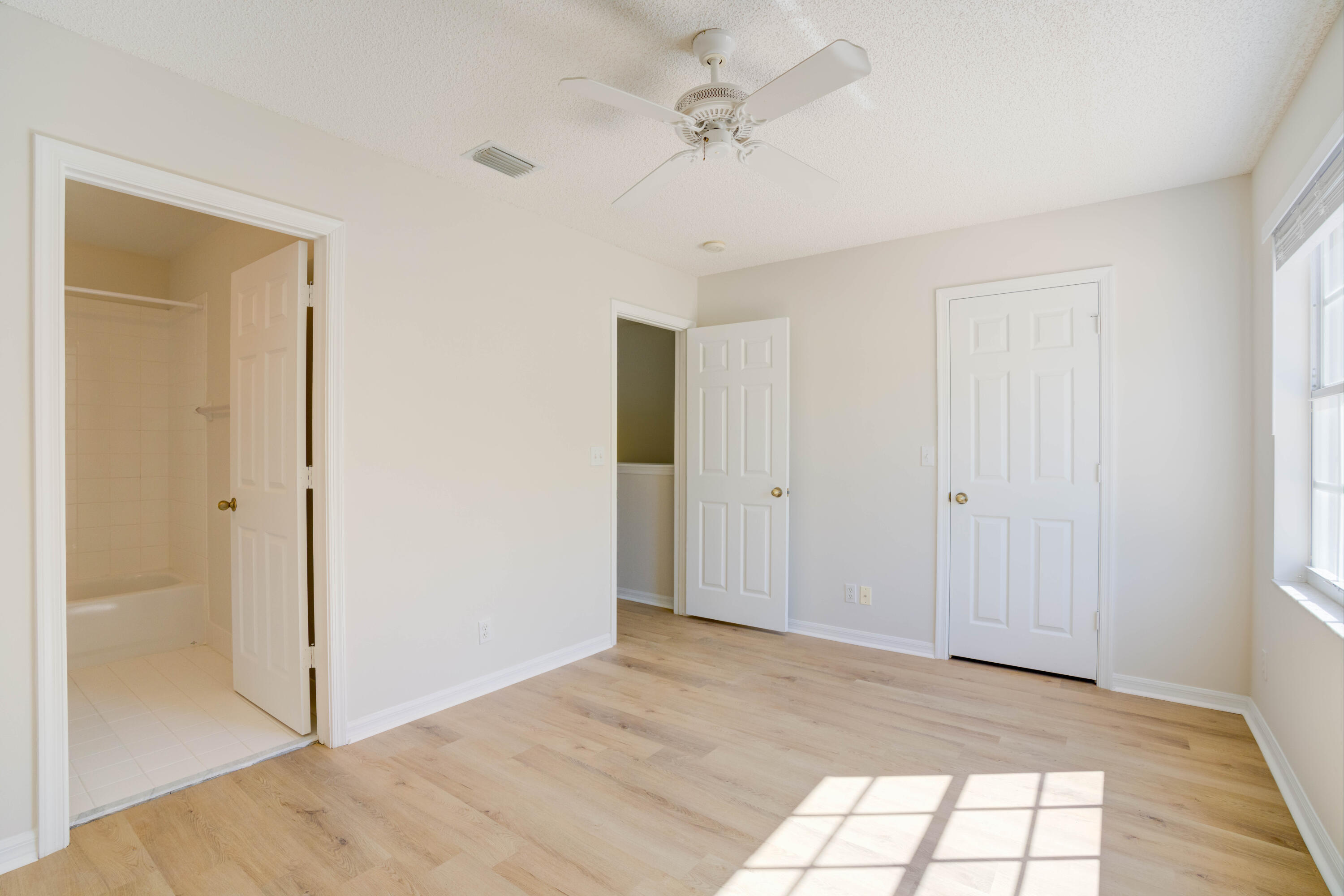 159 Fox Meadow Run Jupiter, FL 33458 - Photo 33 of 37 View to Hallway