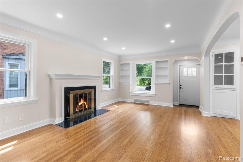1388 Vernier Road Grosse Pointe, MI 48236 - Photo 4 of 25