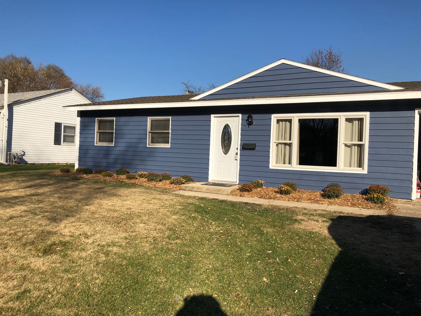 29 Surrey Road Montgomery, IL 60538 - Photo 23 of 26 a front view of a house with a yard