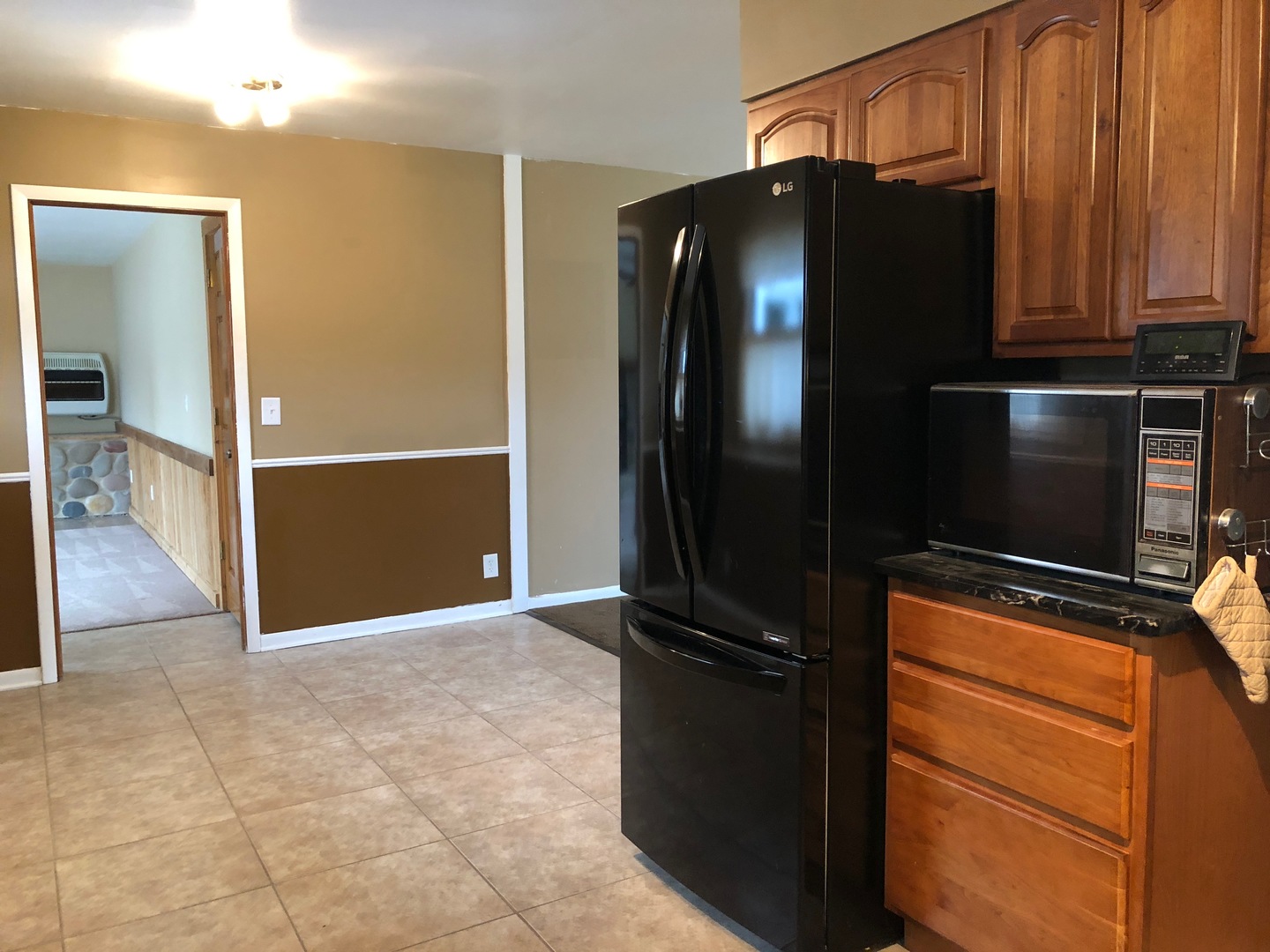 29 Surrey Road Montgomery, IL 60538 - Photo 4 of 26 a kitchen with metallic refrigerator and cabinets