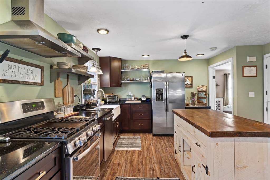 8 Longview Avenue Webster, MA 01570 - Photo 13 of 41