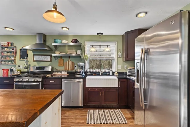 $629,900 | 8 Longview Avenue, Webster, MA 01570