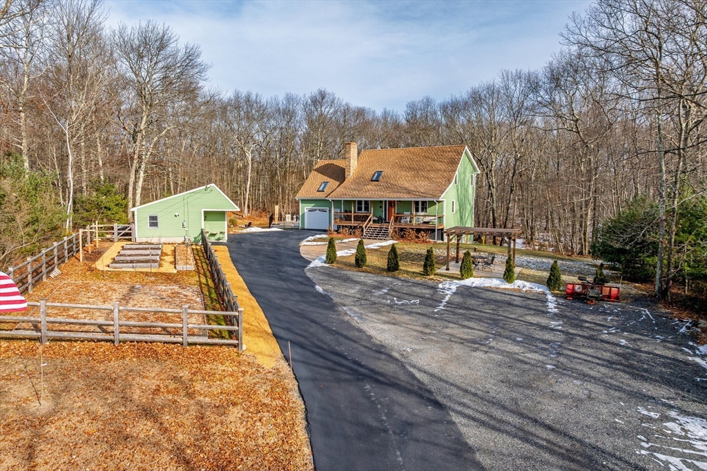 8 Longview Avenue Webster, MA 01570 - Photo 2 of 41