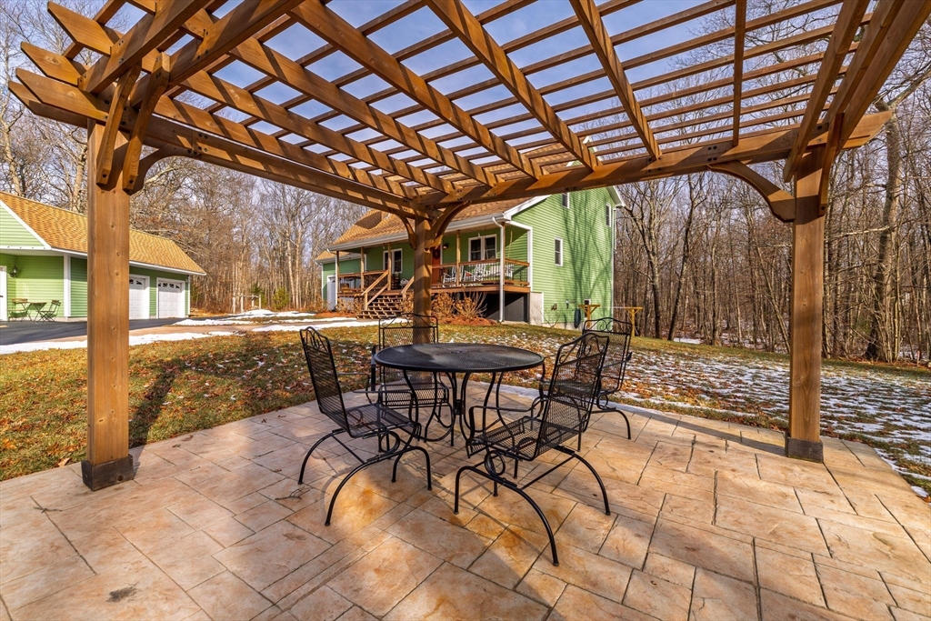 8 Longview Avenue Webster, MA 01570 - Photo 27 of 41