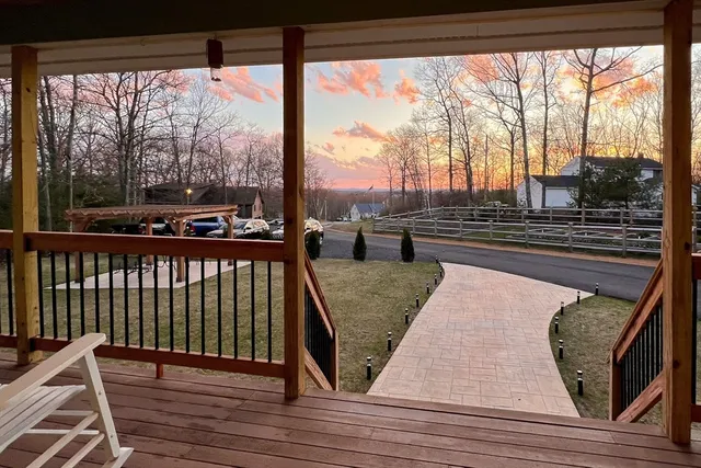 $629,900 | 8 Longview Avenue, Webster, MA 01570