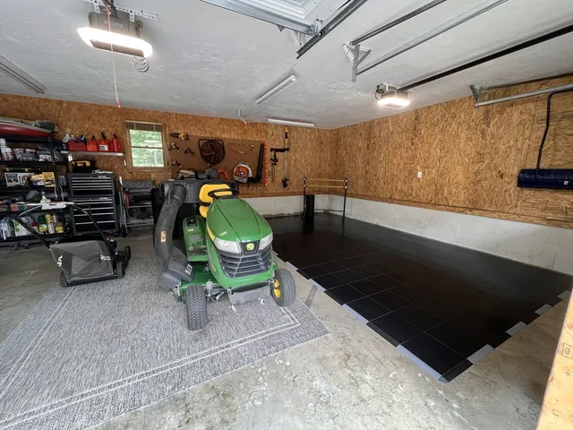 $629,900 | 8 Longview Avenue, Webster, MA 01570