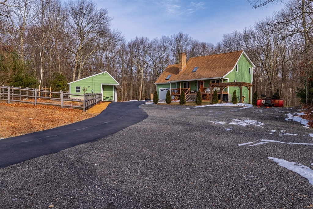 8 Longview Avenue Webster, MA 01570 - Photo 3 of 41