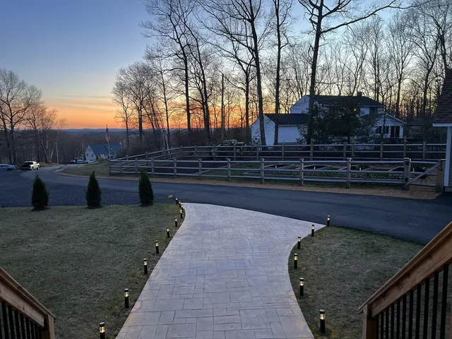 $629,900 | 8 Longview Avenue, Webster, MA 01570