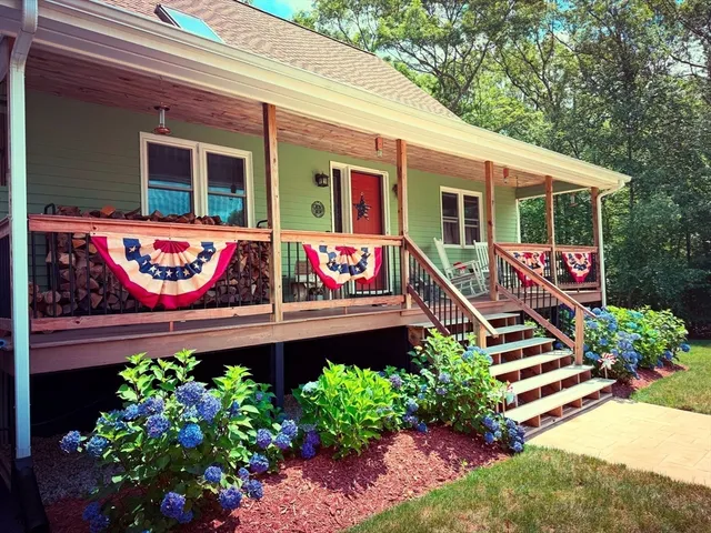 $629,900 | 8 Longview Avenue, Webster, MA 01570