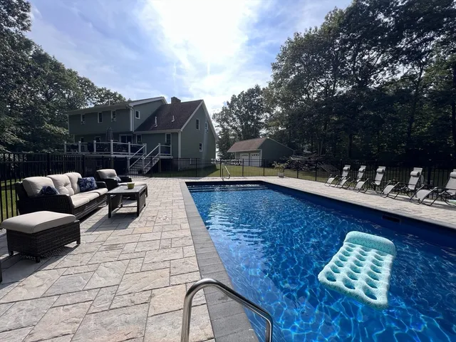 $629,900 | 8 Longview Avenue, Webster, MA 01570