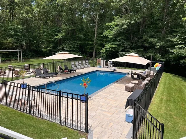 $629,900 | 8 Longview Avenue, Webster, MA 01570