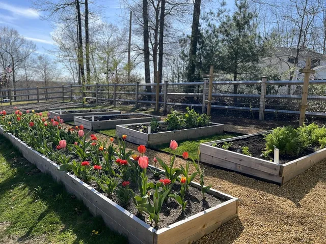 $629,900 | 8 Longview Avenue, Webster, MA 01570