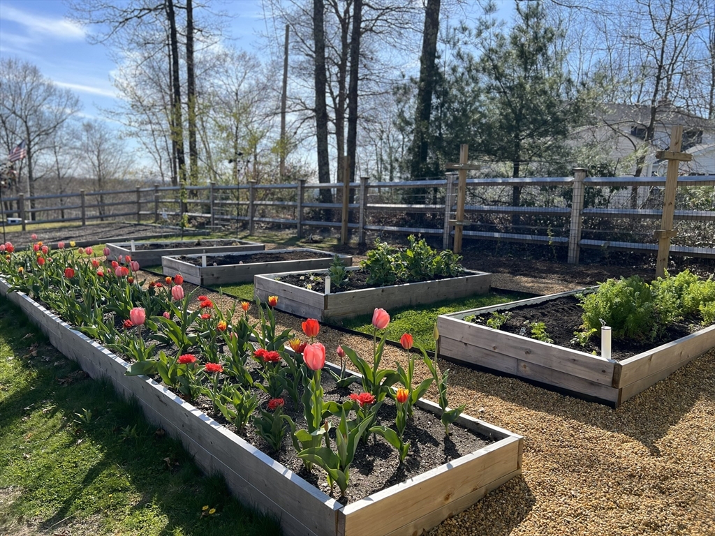 8 Longview Avenue Webster, MA 01570 - Photo 6 of 41