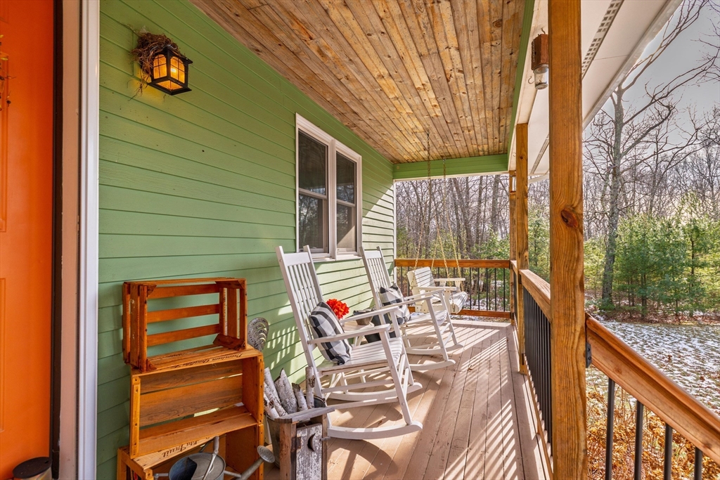 8 Longview Avenue Webster, MA 01570 - Photo 7 of 41