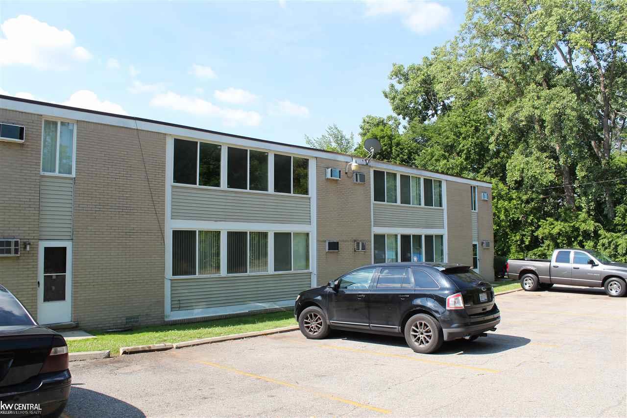 19145 Berg Road Detroit, MI 48219 - Photo 4 of 19 31355778-3.JPG