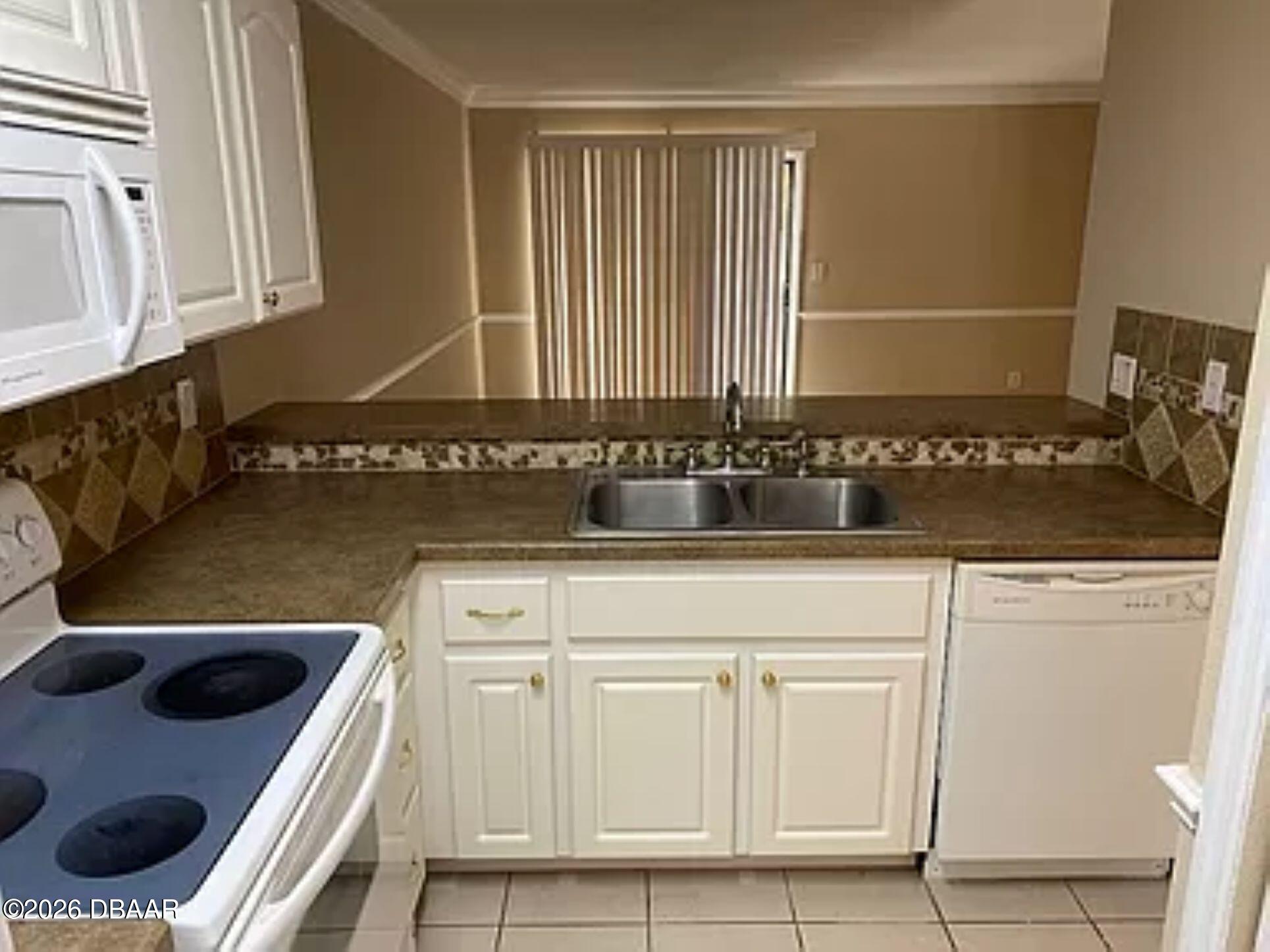 480 Reed Canal Road, Unit 10 South Daytona, FL 32119 - Photo 4 of 24 4