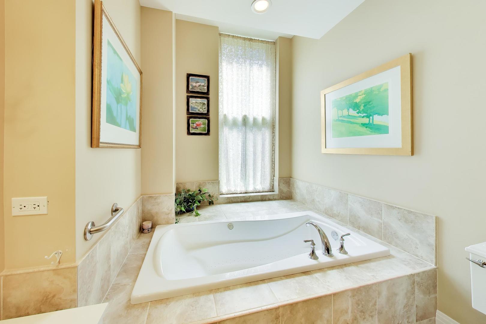 1041 Ridge Road, Unit 114 Wilmette, IL 60091 - Photo 13 of 35 Gallery Image 13