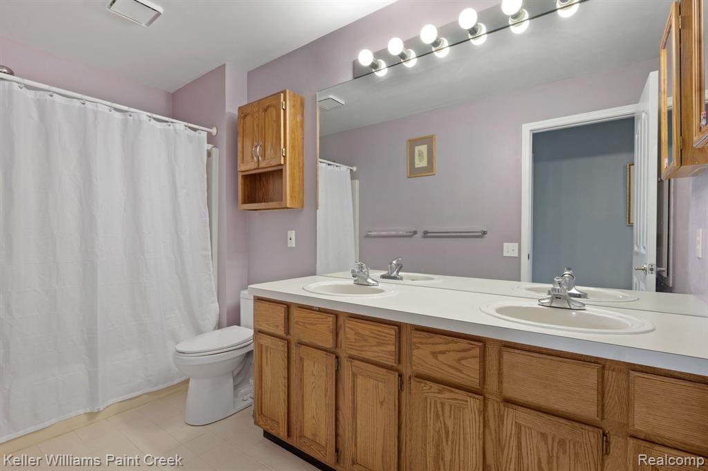 1704 Devonwood Drive Rochester Hills, MI 48306 - Photo 28 of 38