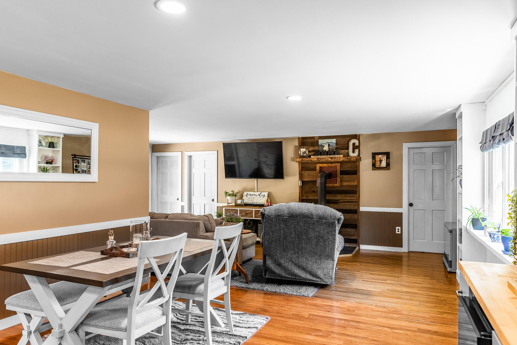 730 Sedgwick Ridge Road Sedgwick, ME 04676 - Photo 6 of 27 Sedgwick Interiors-14