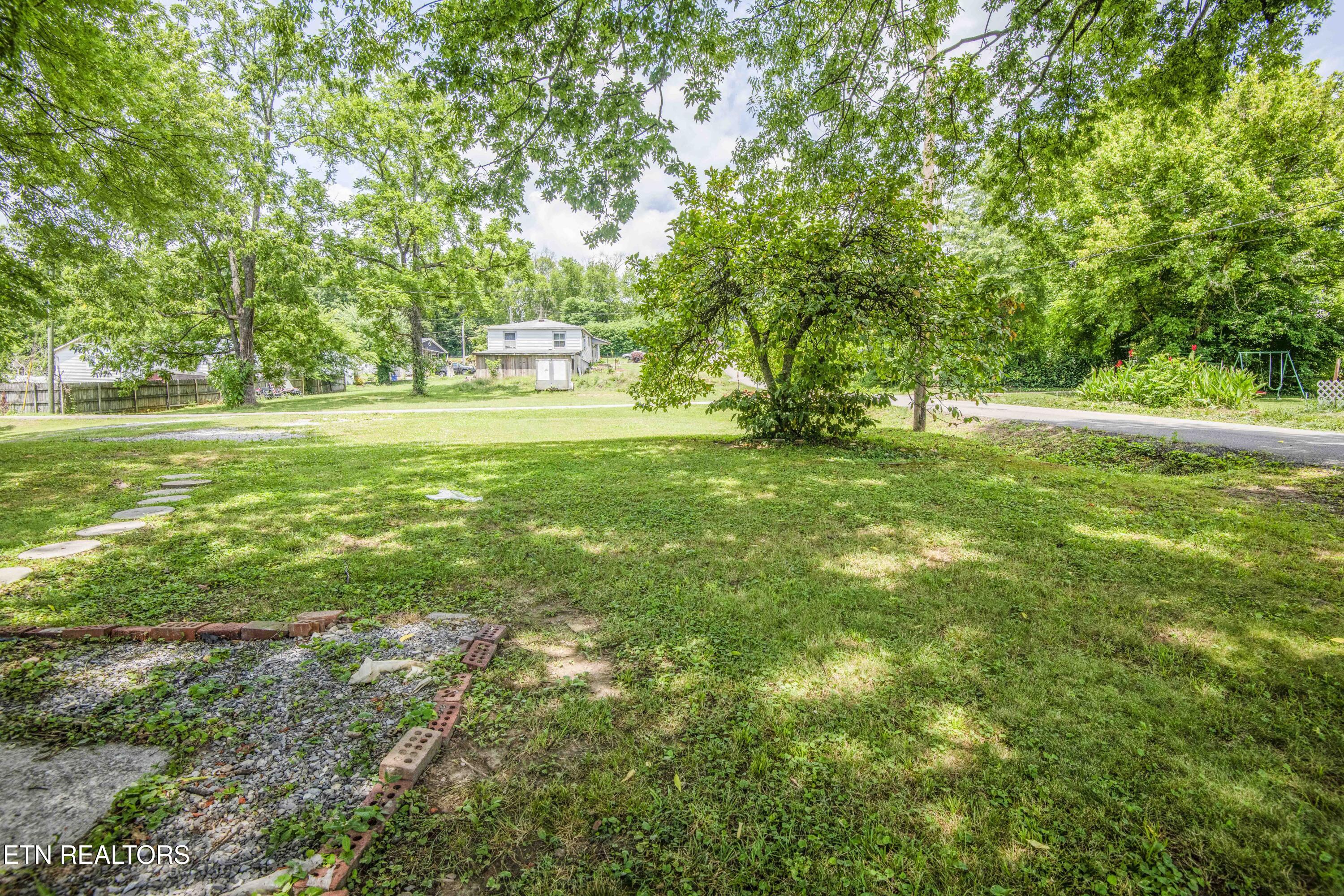 912 Medaris Street Clinton, TN 37716 - Photo 43 of 44 yard 6_1
