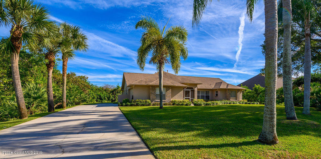 3525 Shady Run Road Melbourne, FL 32934 - Photo 2 of 32 a view of a volley ball court