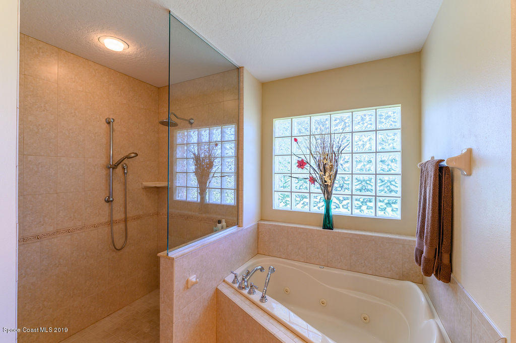 3525 Shady Run Road Melbourne, FL 32934 - Photo 26 of 32 a bathroom with a bathtub and a shower