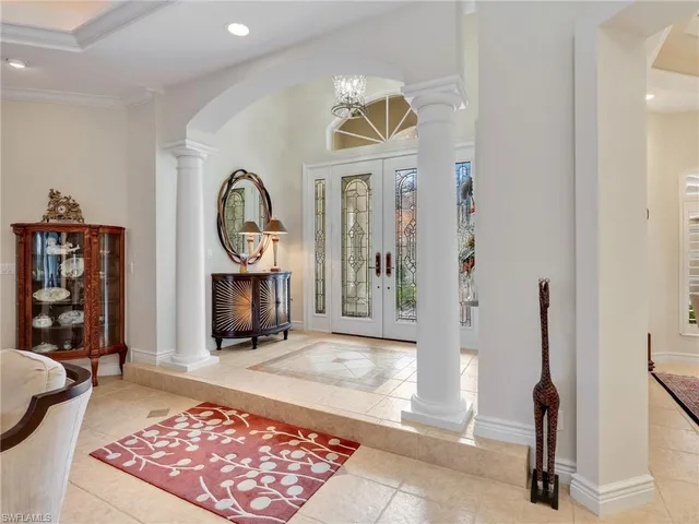 a view of an entryway with a workspace