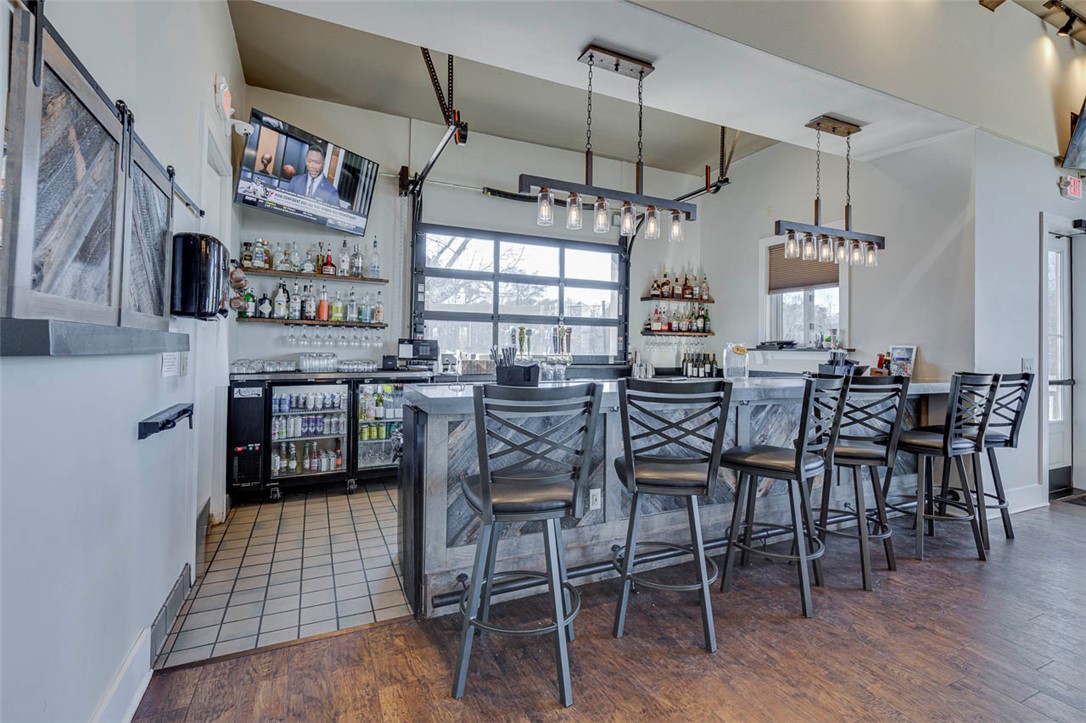 203 Snead Lane Westminster, SC 29693 - Photo 31 of 45 The Overlook bar