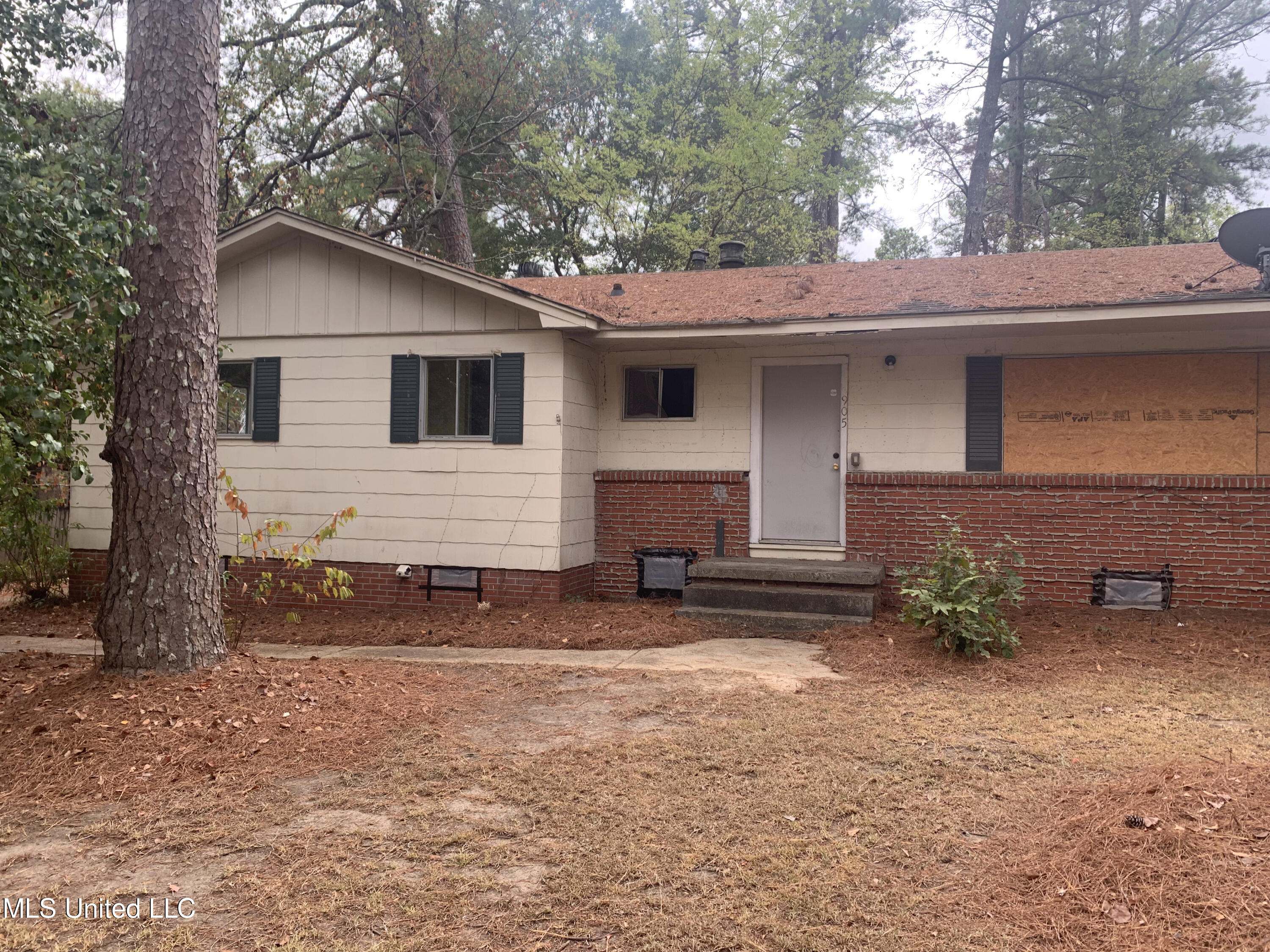 905 Raymond Road Jackson, MS 39204 - Photo 1 of 8 IMG_4117