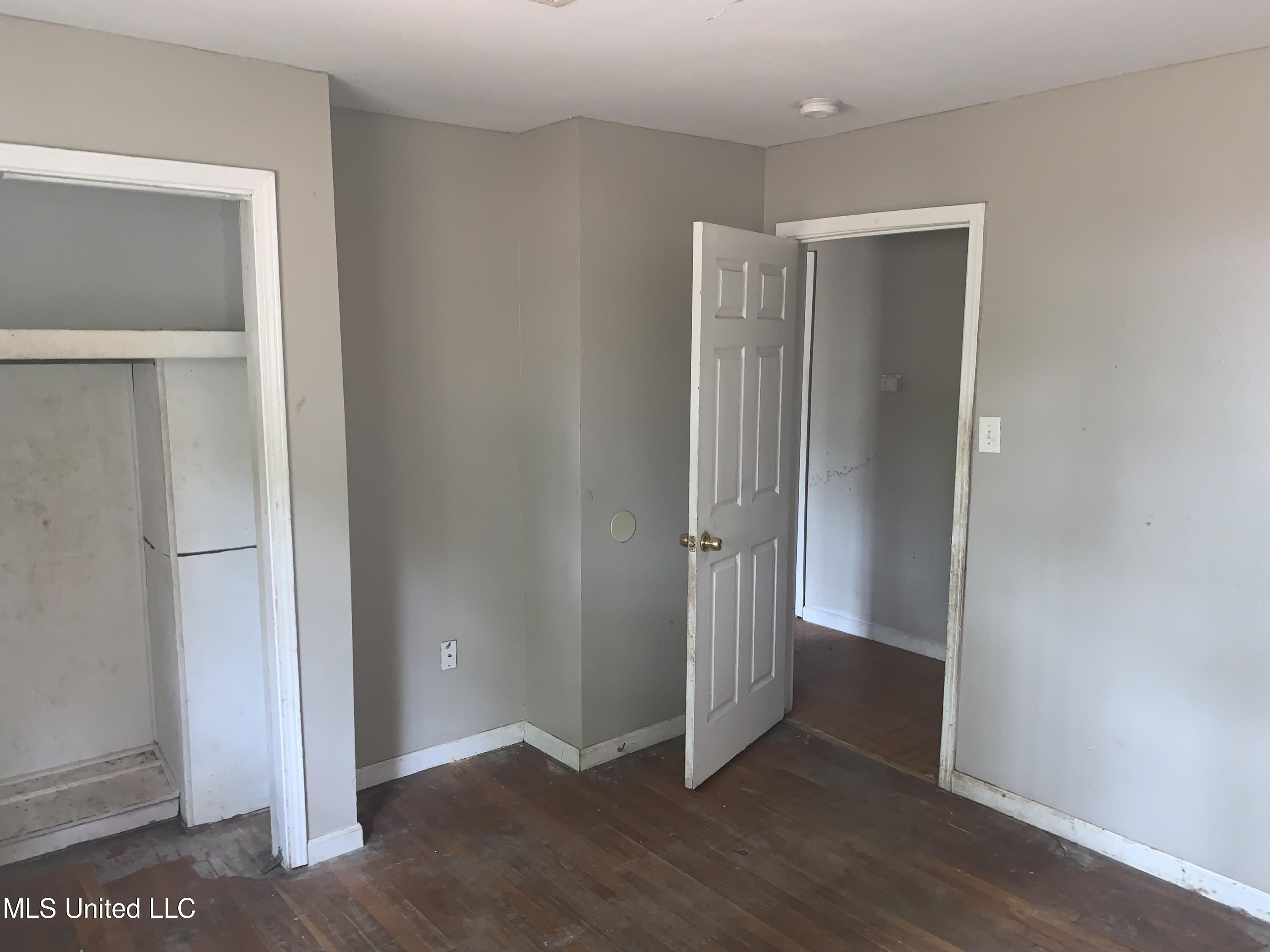 905 Raymond Road Jackson, MS 39204 - Photo 5 of 8 IMG_4125