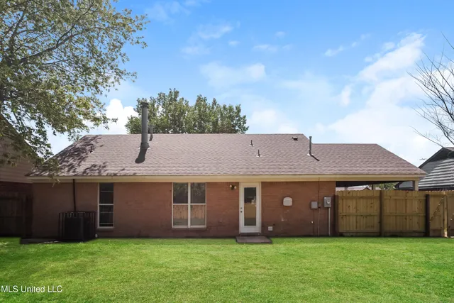 $1,655 | 10662 Oak Leaf Drive, Olive Branch, MS 38654