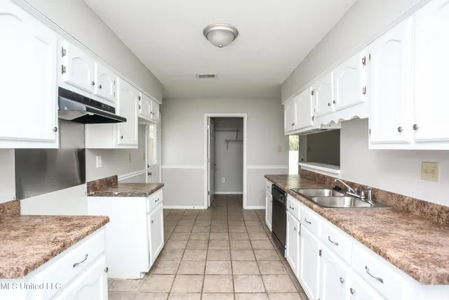 $1,655 | 10662 Oak Leaf Drive, Olive Branch, MS 38654