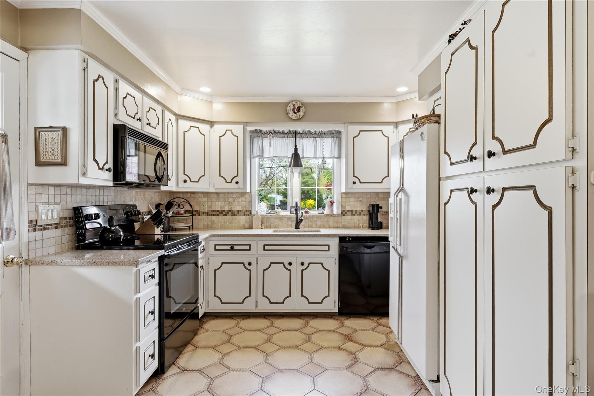 56 Wood Avenue Amityville, NY 11701 - Photo 11 of 45