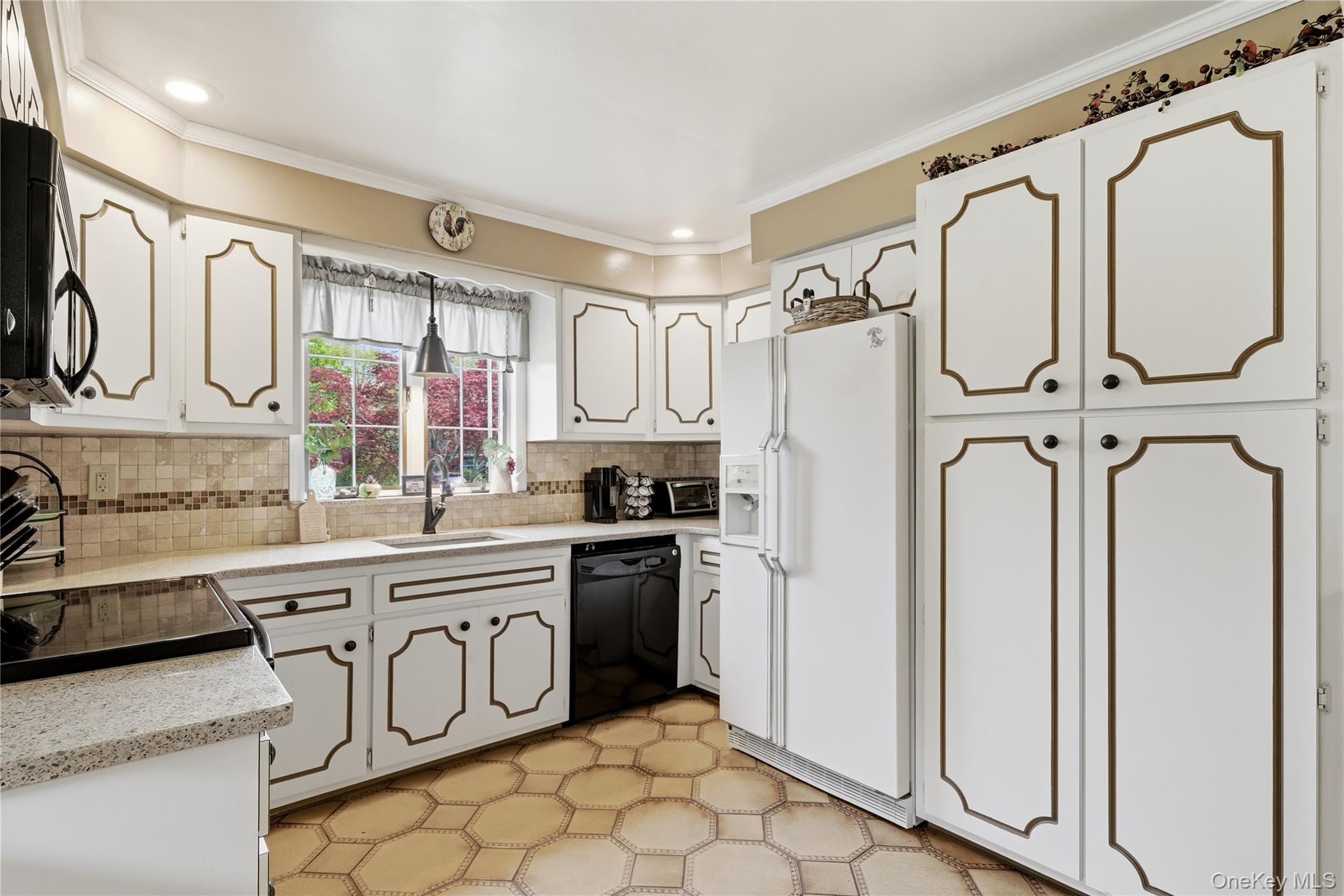 56 Wood Avenue Amityville, NY 11701 - Photo 12 of 45