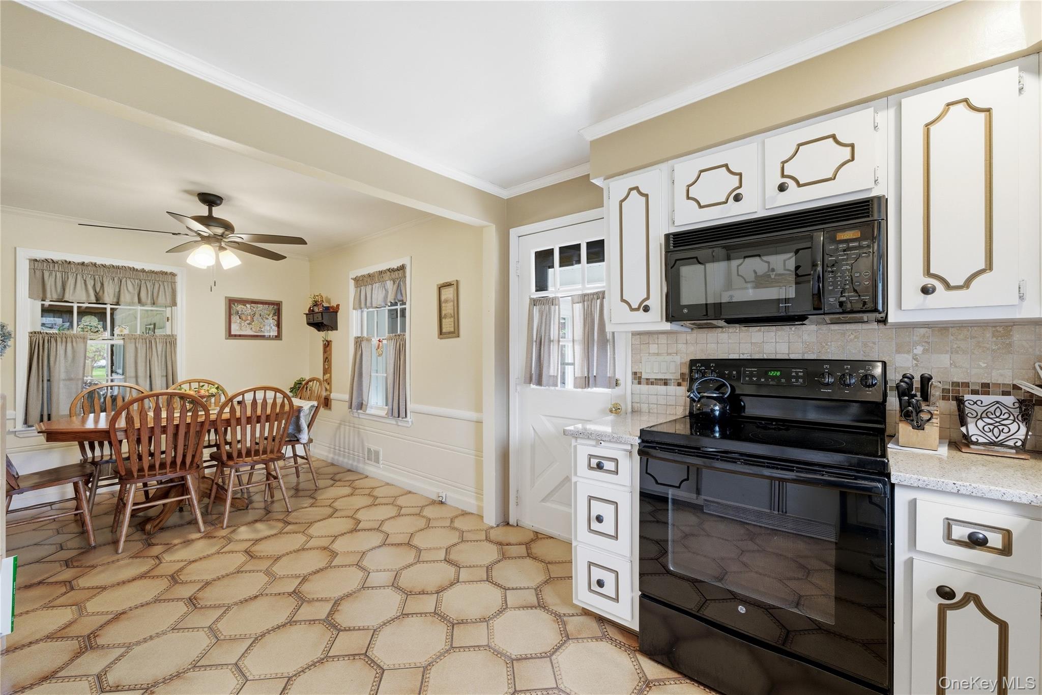 56 Wood Avenue Amityville, NY 11701 - Photo 15 of 45