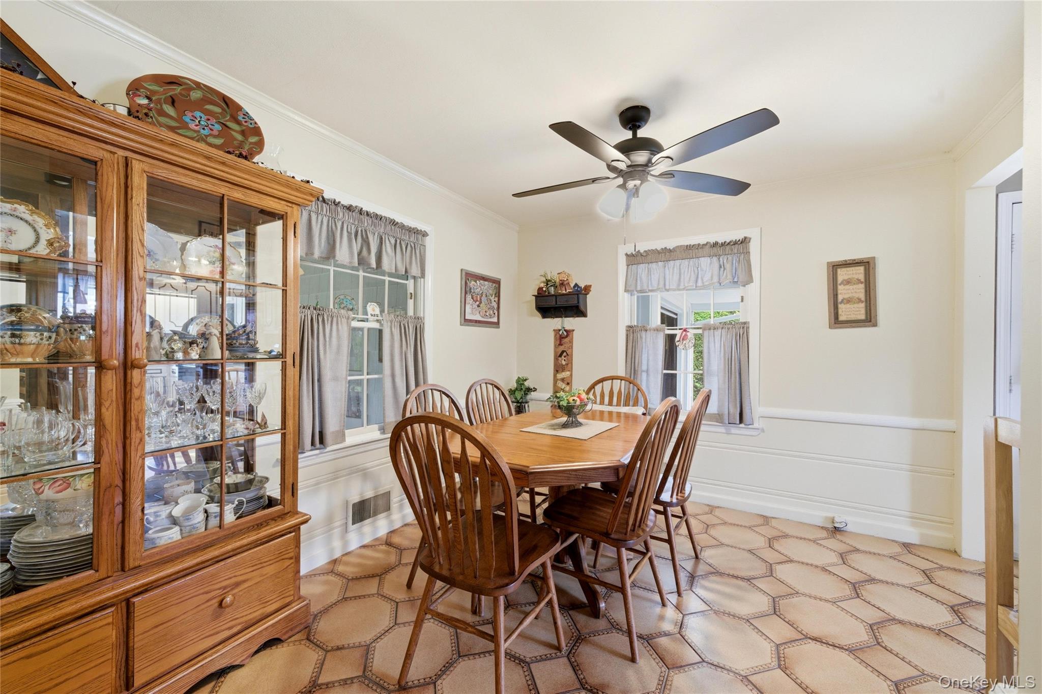 56 Wood Avenue Amityville, NY 11701 - Photo 10 of 45