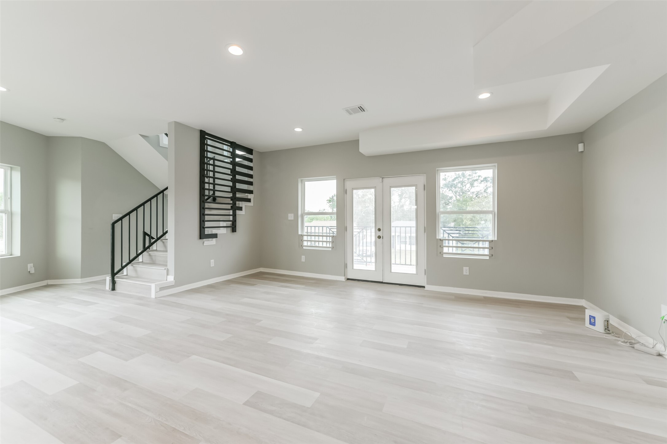 5302 Tarawa Road Houston, TX 77033 - Photo 18 of 35 a view of an empty room with a window