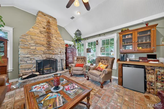 $825,000 | 5596 Walnut Street, Augusta, MO 63332