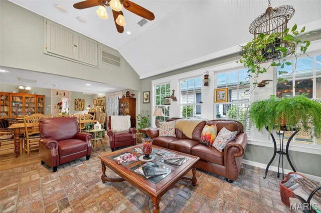 $825,000 | 5596 Walnut Street, Augusta, MO 63332