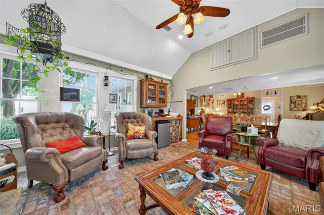 $825,000 | 5596 Walnut Street, Augusta, MO 63332